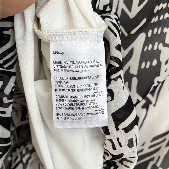 ALFANI NWOT Sheer Black and White City Graphic Flowy Blouse and Tank, Size M - Picture 10 of 11